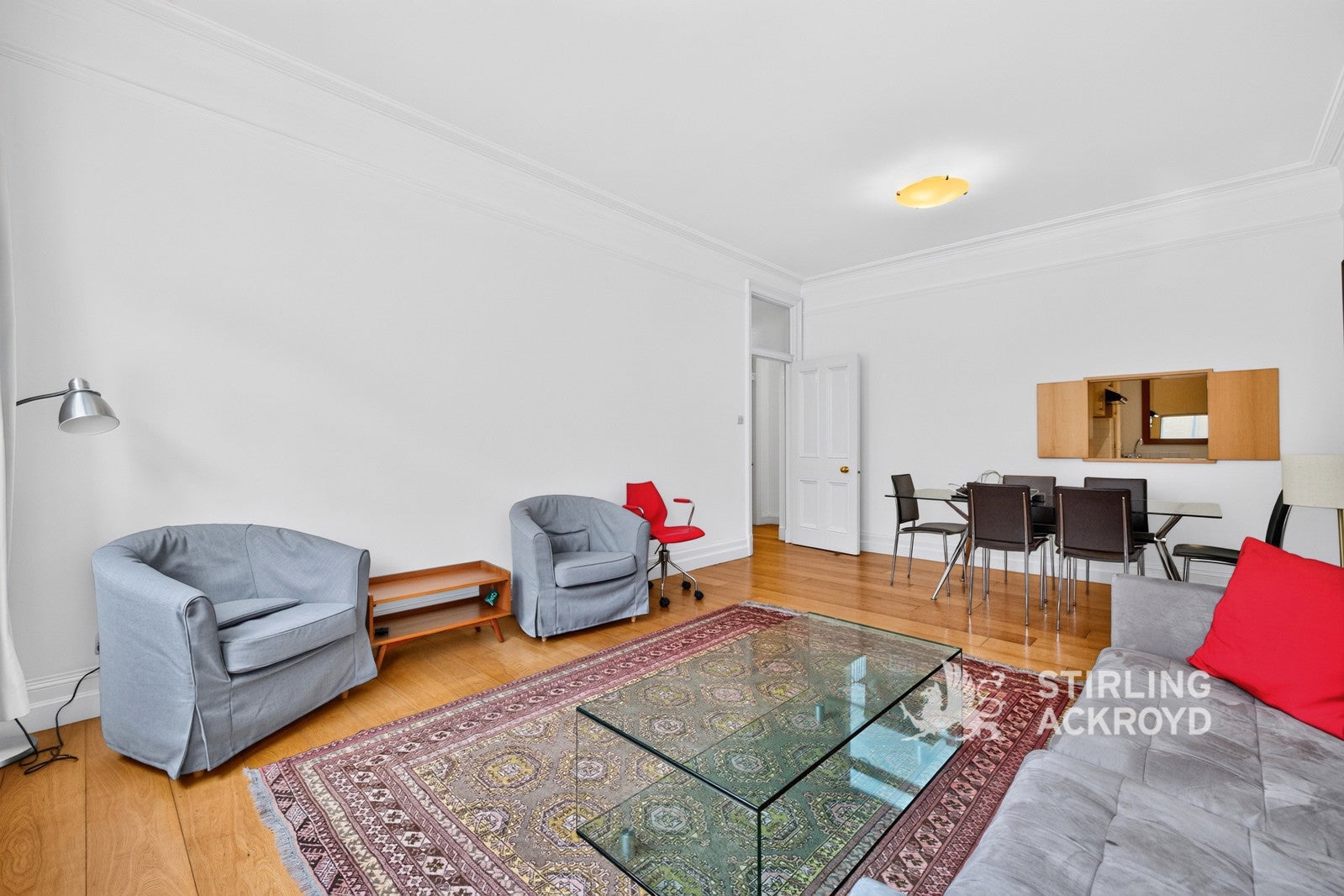 Flat Ridgmount Gardens in Greater London