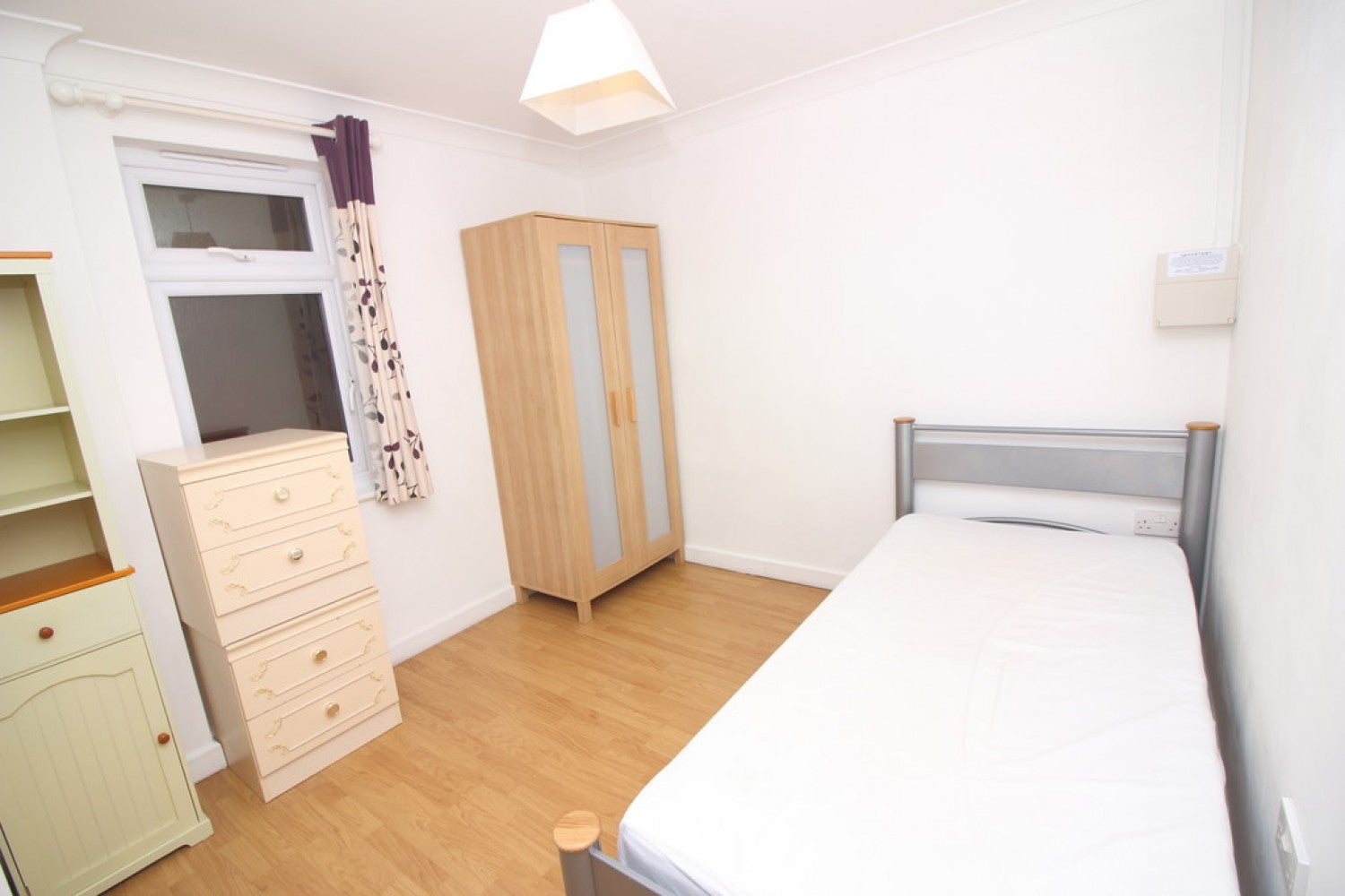 Flat Poppy Close in Highcliffe-on-Sea