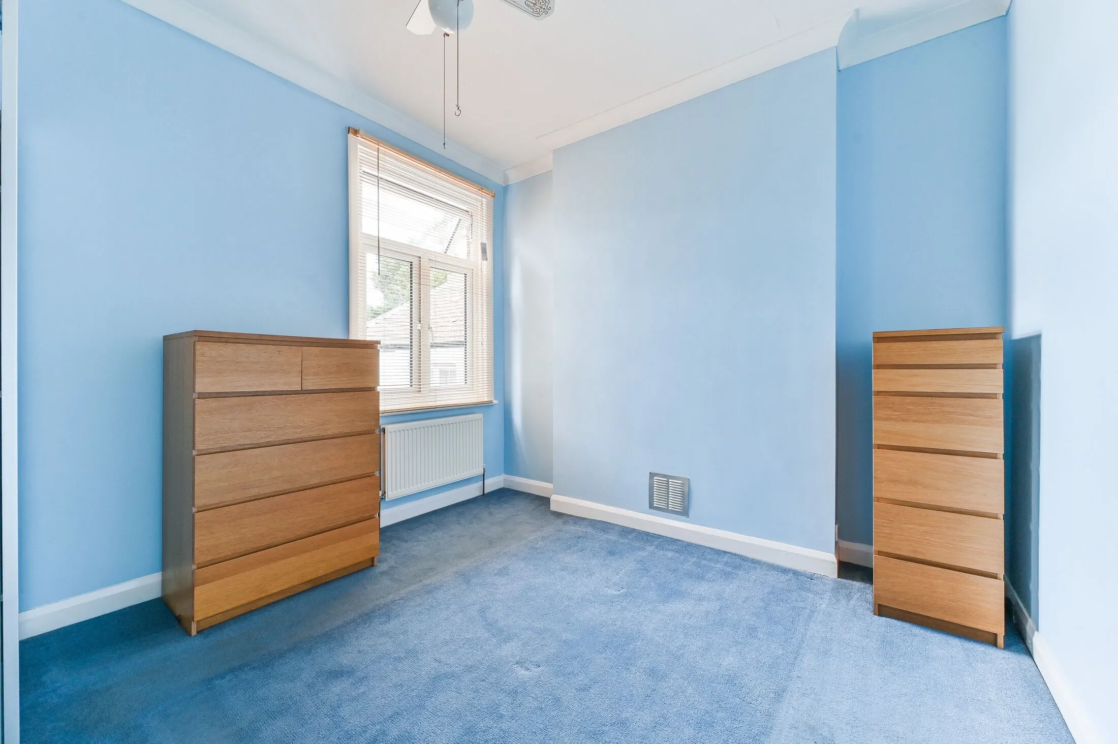 Flat Grange Road in Greater London