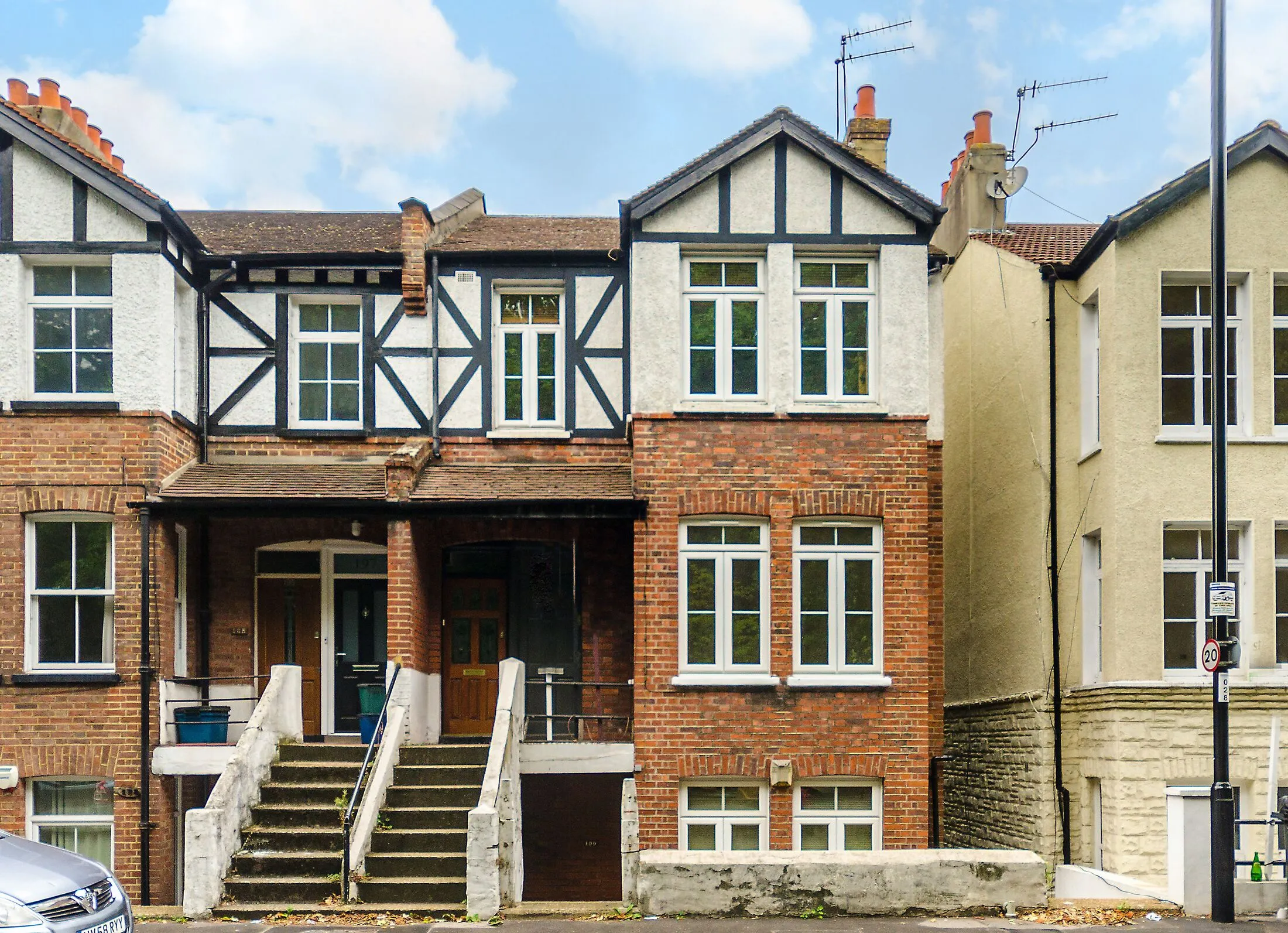Flat Grange Road in Greater London