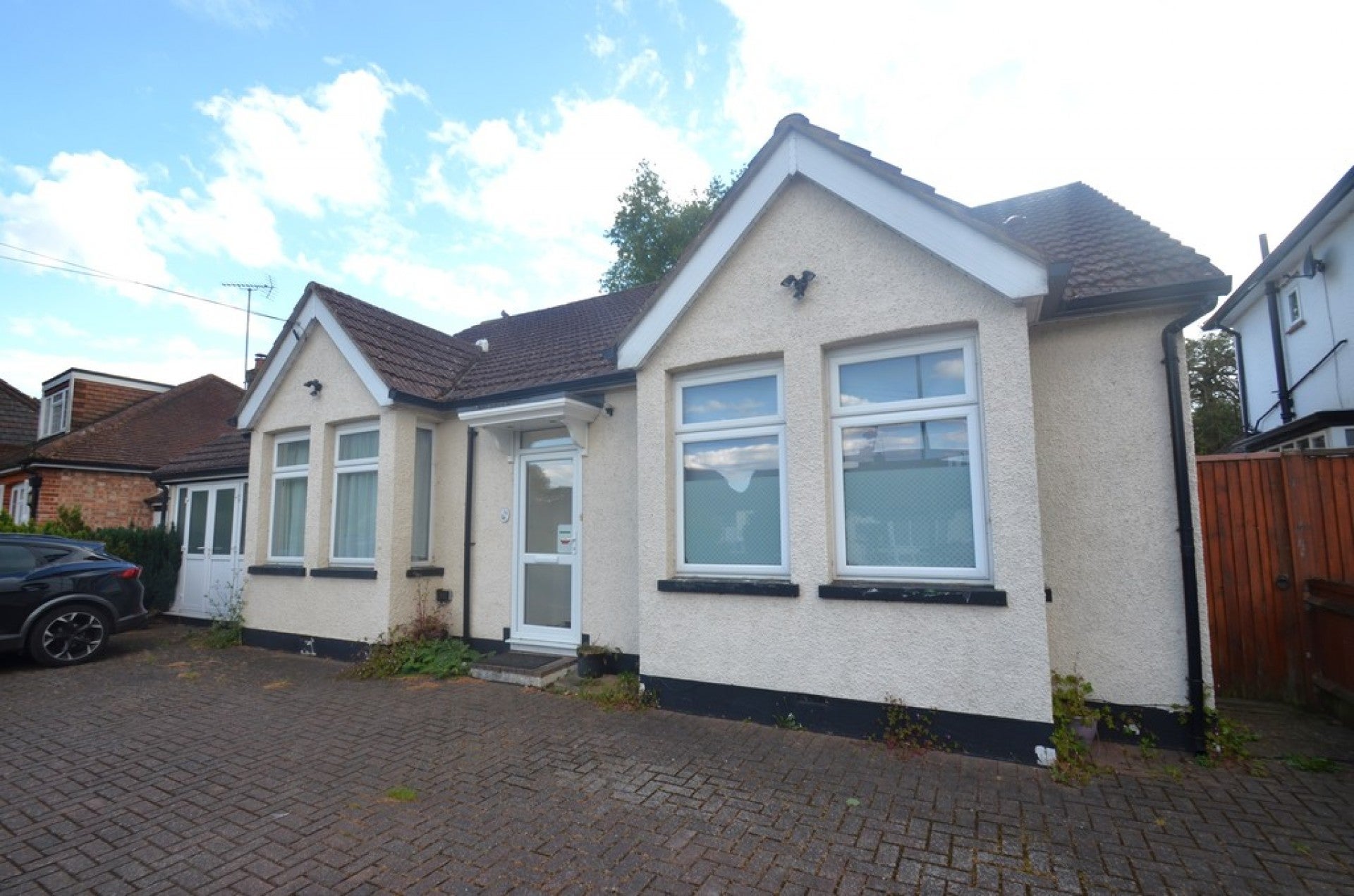 Room Exeforde Avenue in Borough of Spelthorne