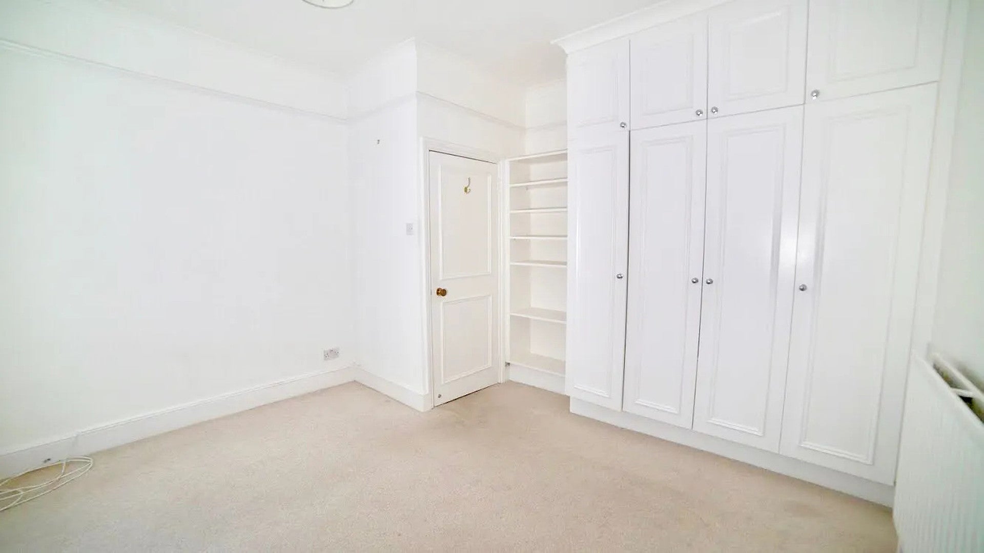 Flat Cotleigh Road in Greater London