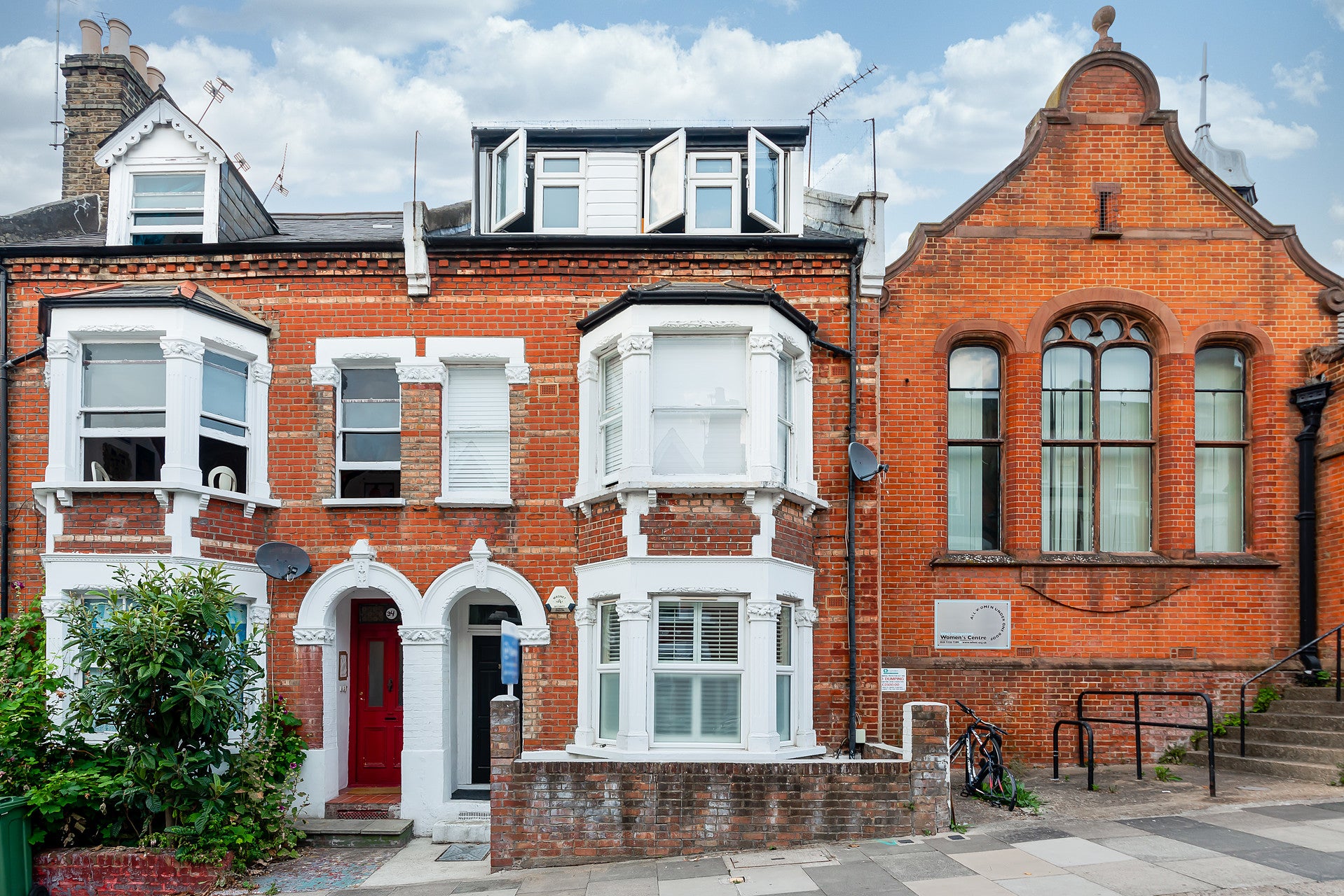 Flat Cotleigh Road in Greater London