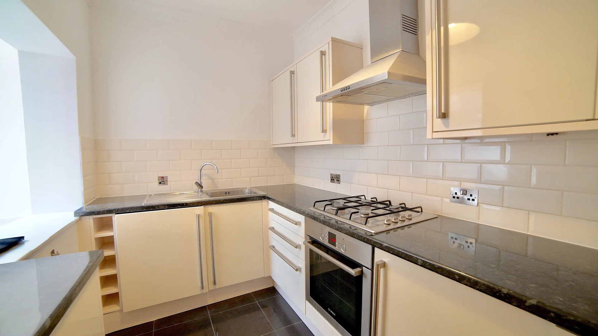 Flat Cotleigh Road in Greater London