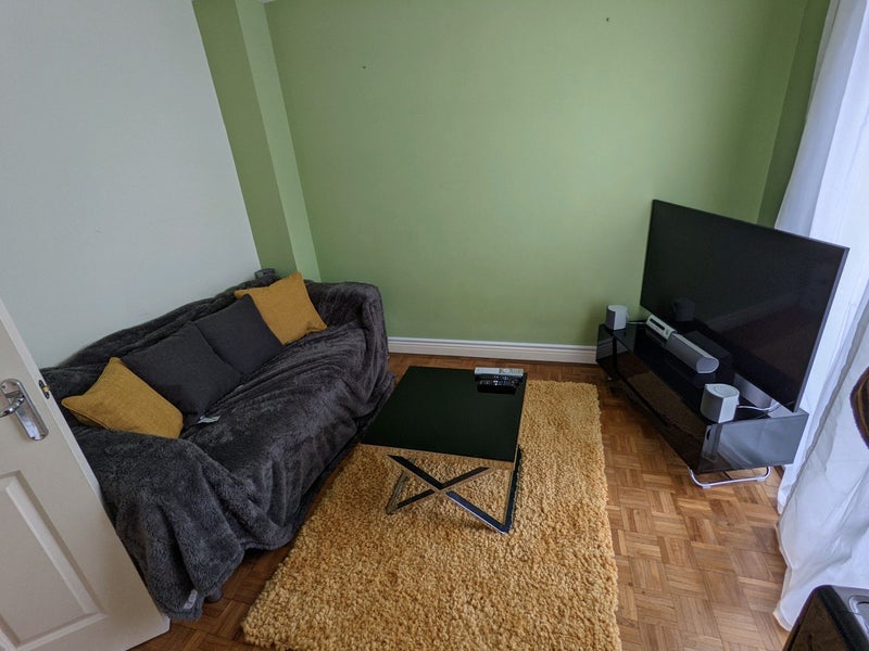 Room Bowen Way in Reigate and Banstead