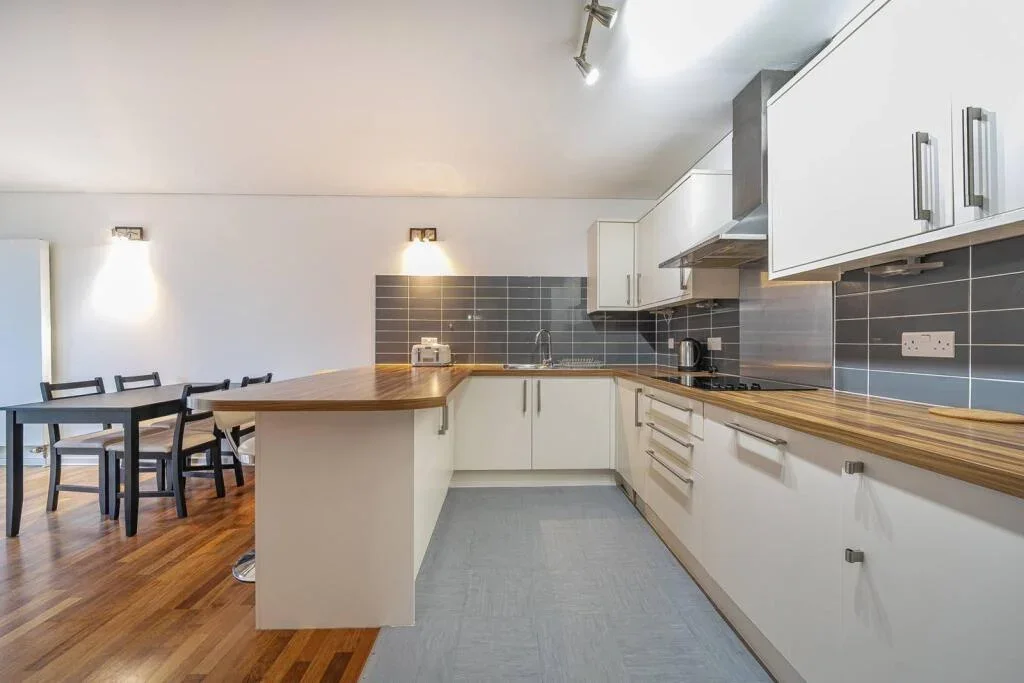 Flat West Parkside in Greater London