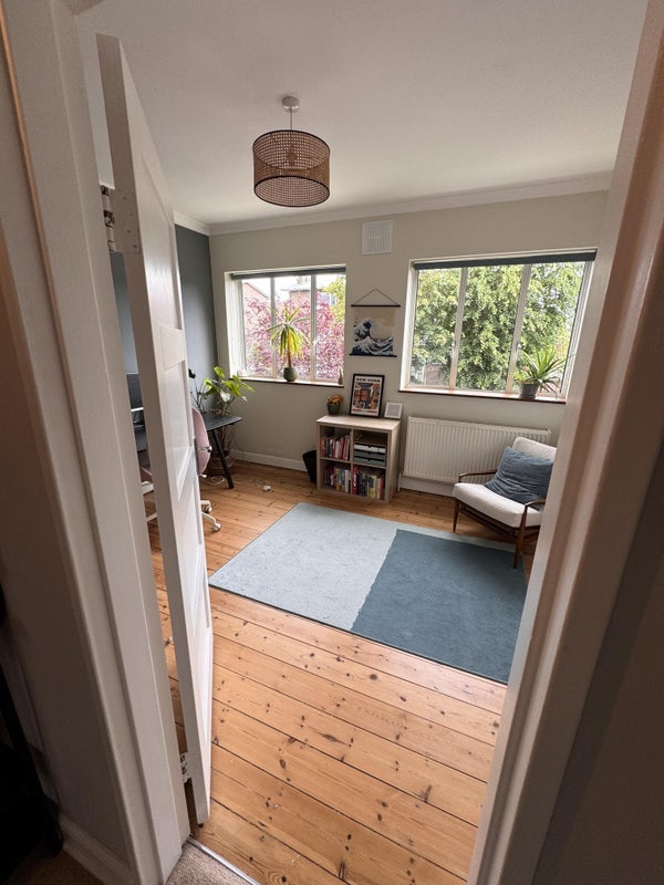 Room Lessar Avenue in Greater London