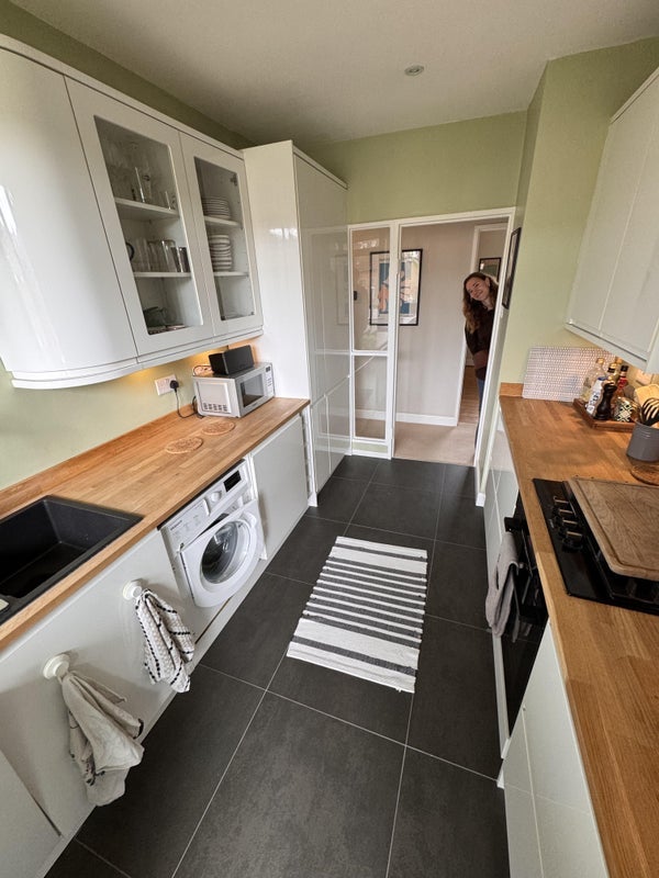 Room Lessar Avenue in Greater London