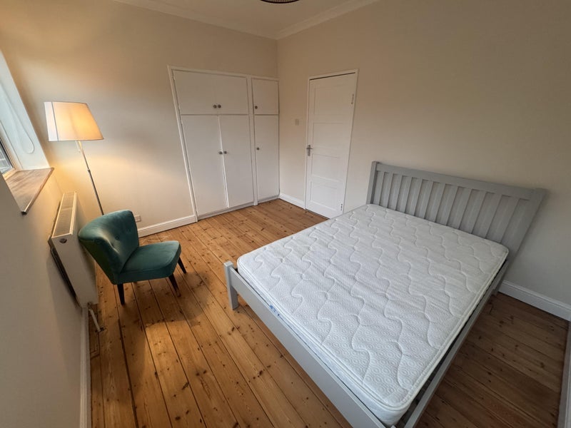 Flat Lessar Avenue in Greater London