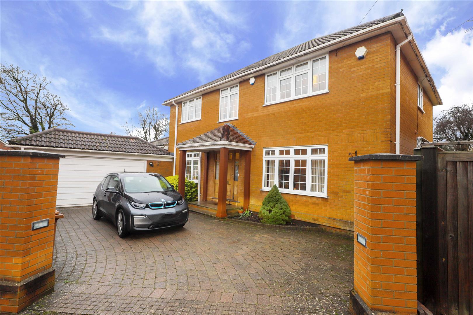 House Little Stream Close in Three Rivers