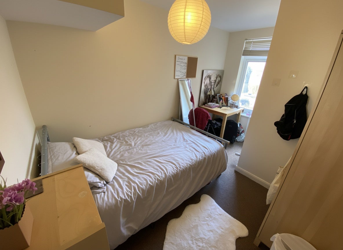 Room Dawlish Road in Birmingham