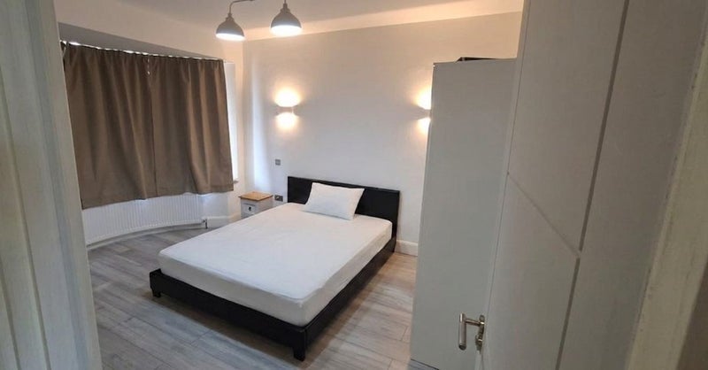 Room Rowden Road in Greater London