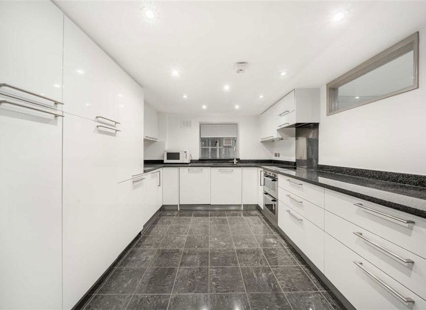 Flat Hyde Park Gardens in City of Westminster