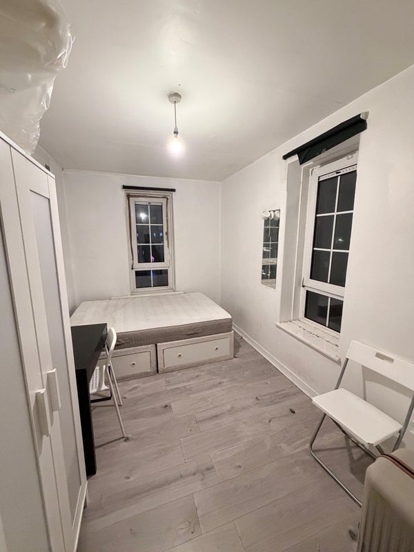 Room Wade's Place in Greater London