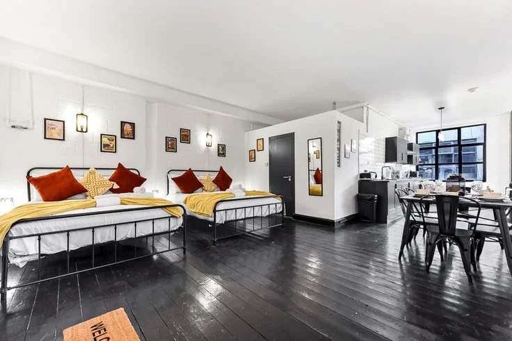 Flat Tudor Grove in Greater London
