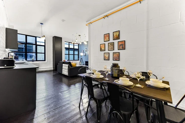 Flat Tudor Grove in Greater London