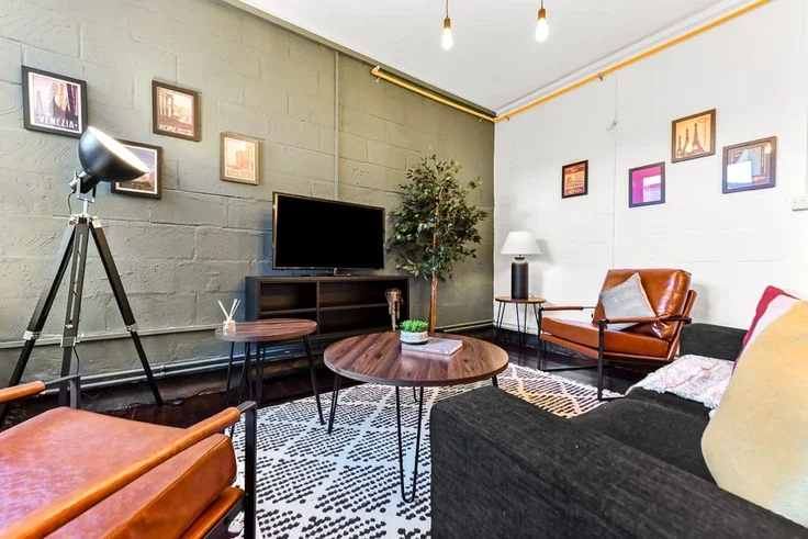 Flat Tudor Grove in Greater London