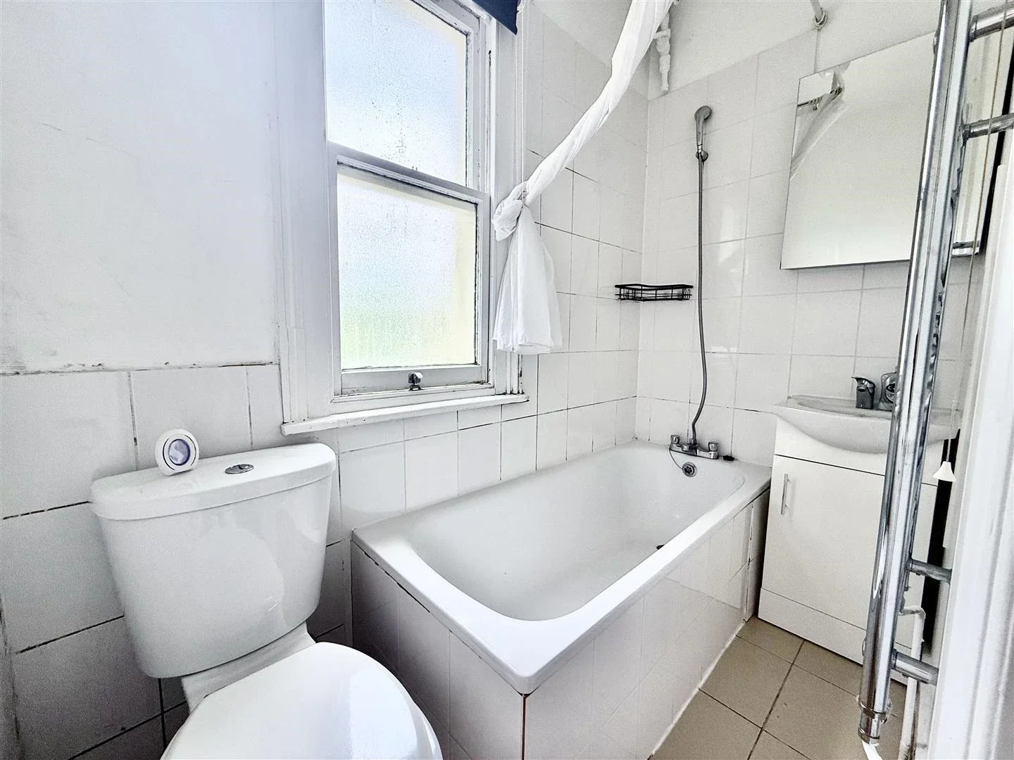 Flat Torrington Park in Greater London