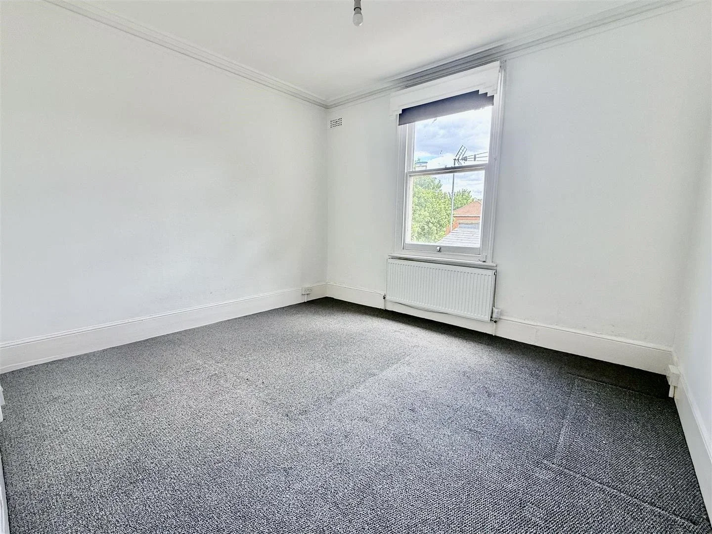 Flat Torrington Park in Greater London