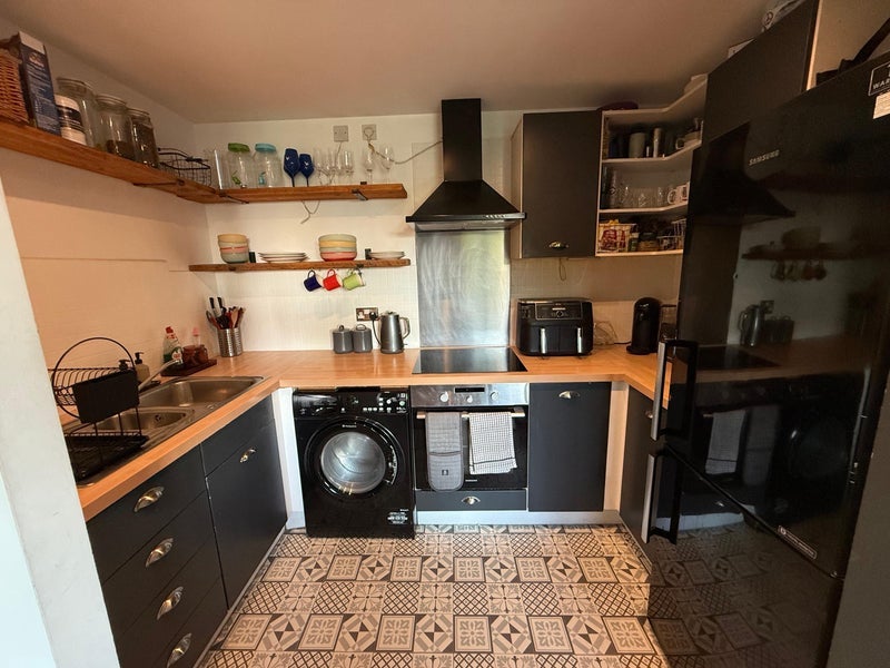 Room Warrior Close in Greater London