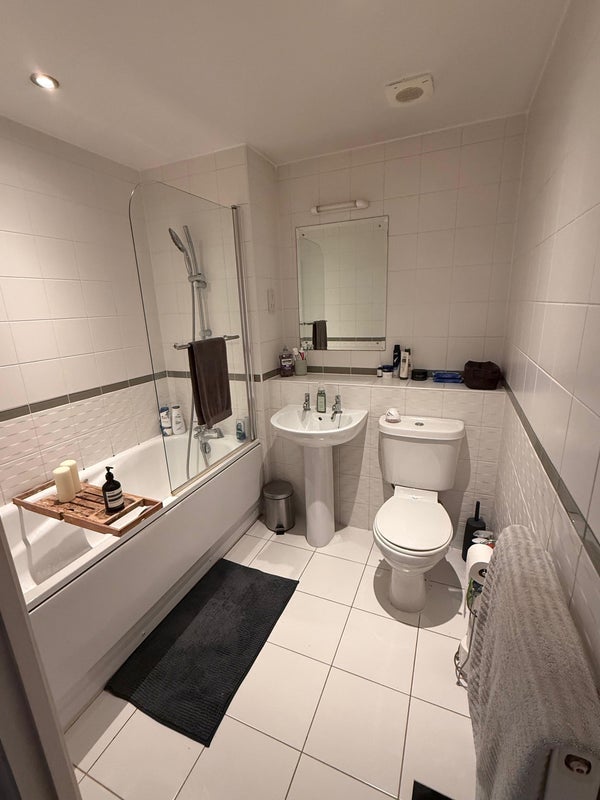Room Warrior Close in Greater London