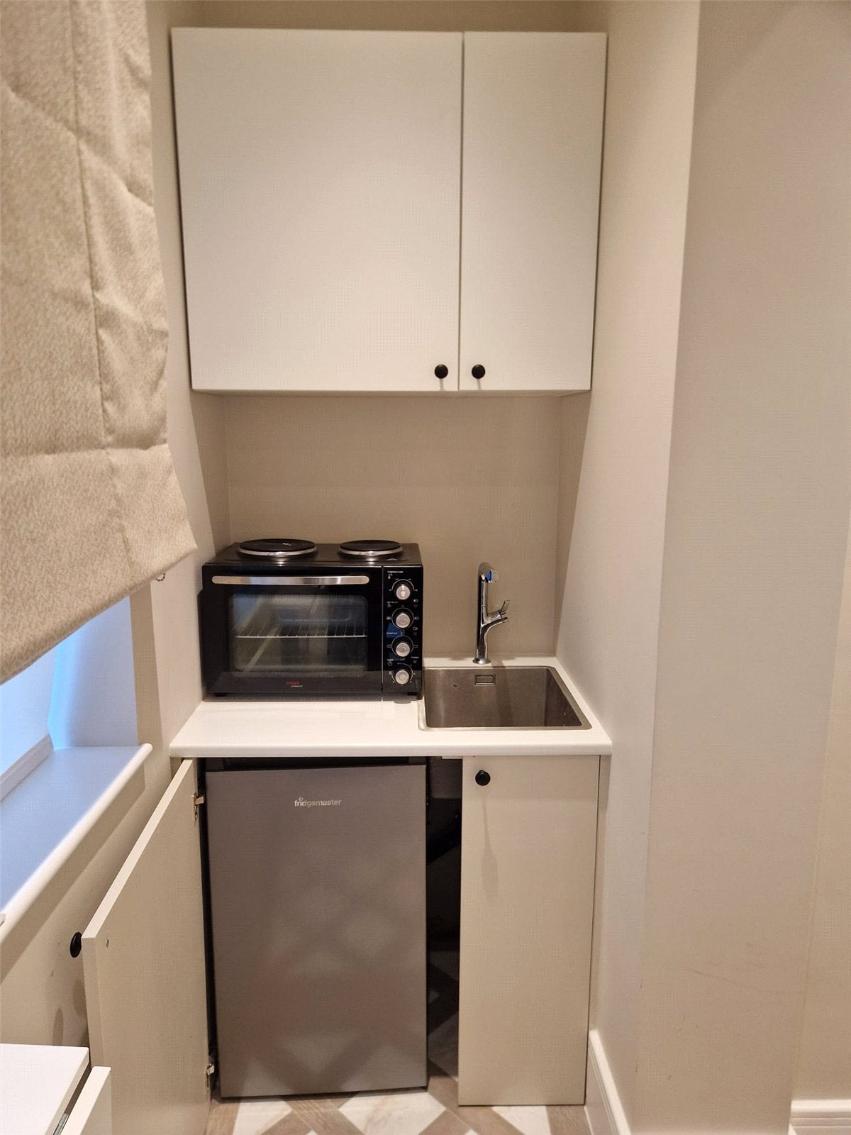 Flat Wykeham Road in Greater London