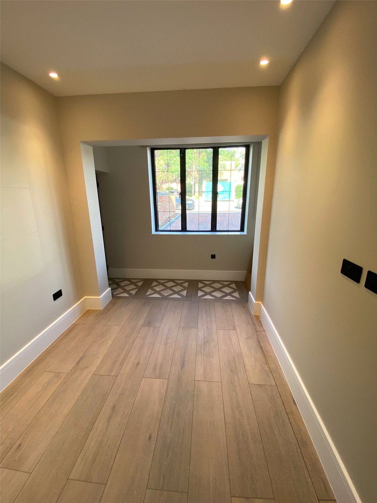 Flat Wykeham Road in Greater London