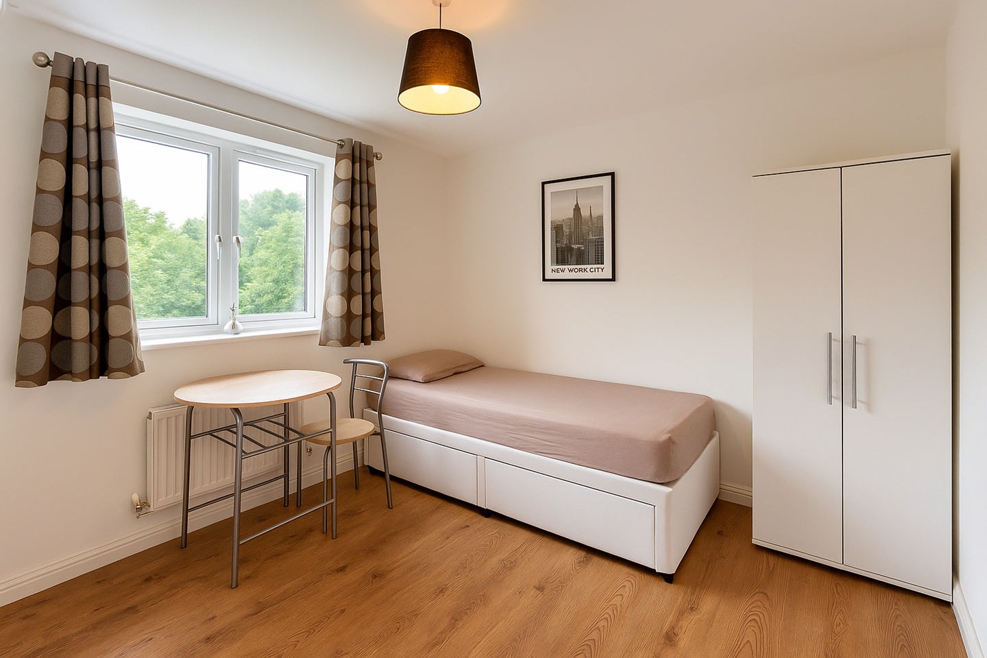 Room Dunraven Avenue in Luton