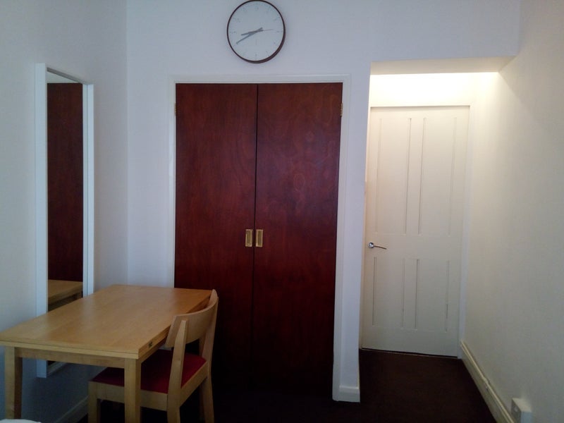 Room Zealand Road in Greater London