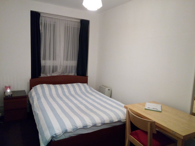 Room Zealand Road in Greater London