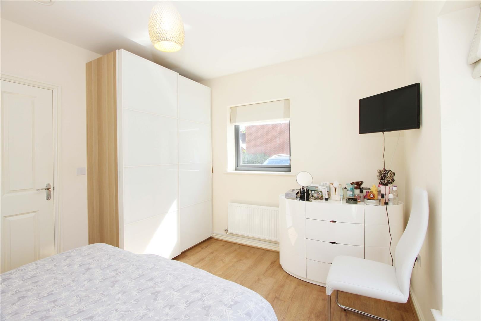 Flat Willoughby Avenue in Greater London