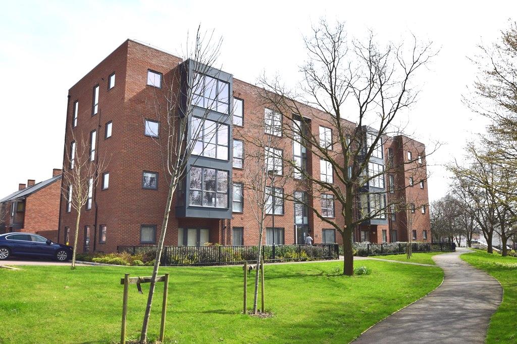 Flat Willoughby Avenue in Greater London