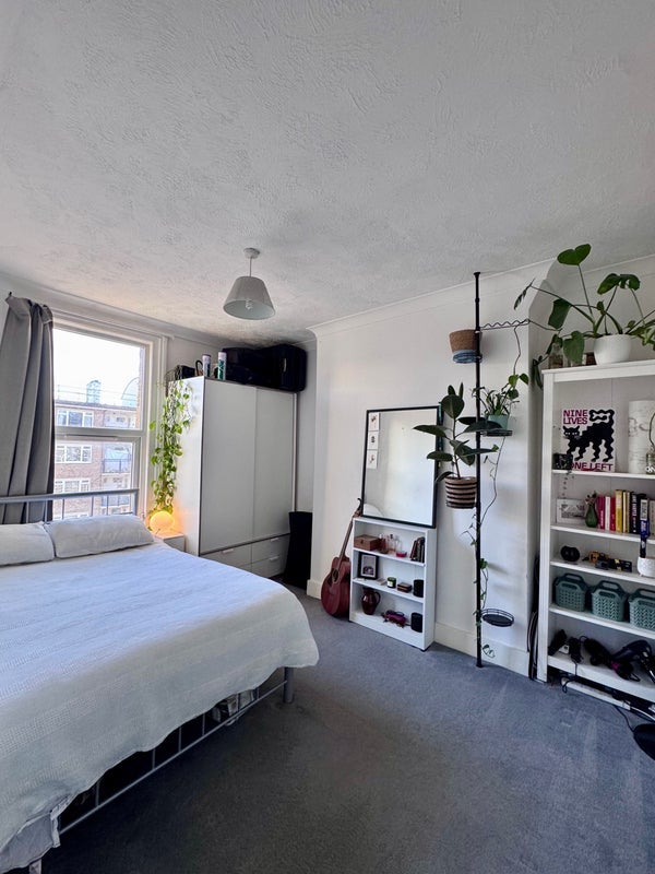 Room Stockwell Road in Greater London