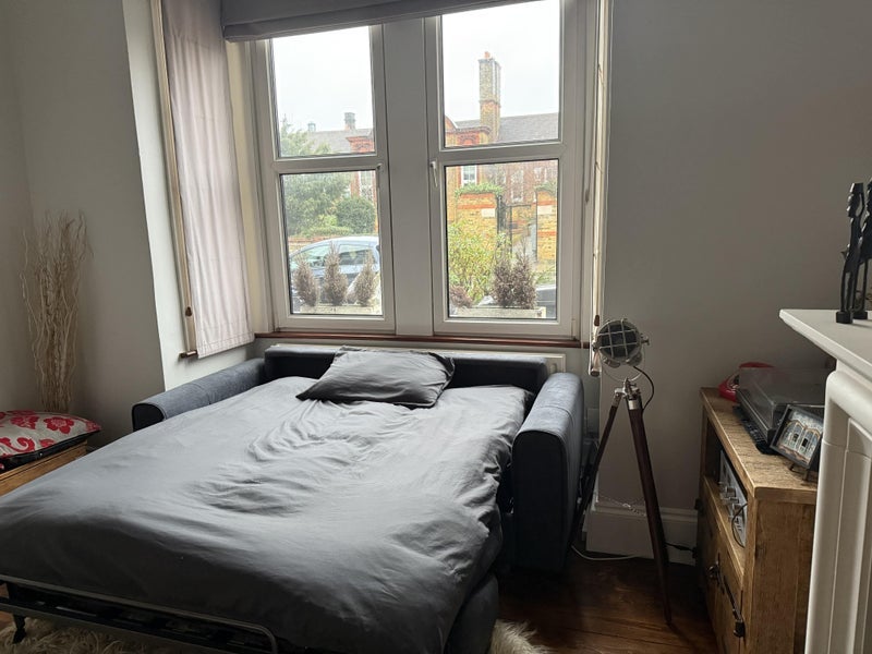 Room Squires Lane in Greater London