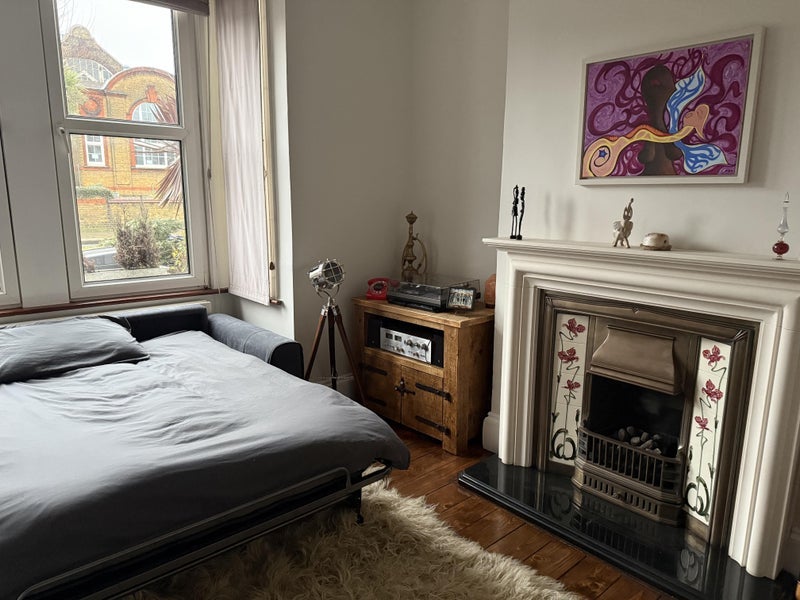 Room Squires Lane in Greater London