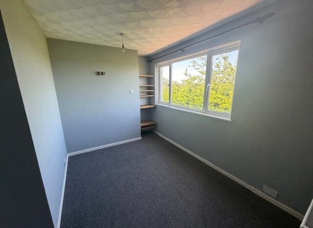 Flat Woodside Close in Northwood