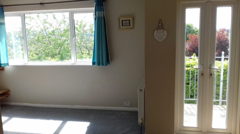 Flat Woodside Close in Northwood