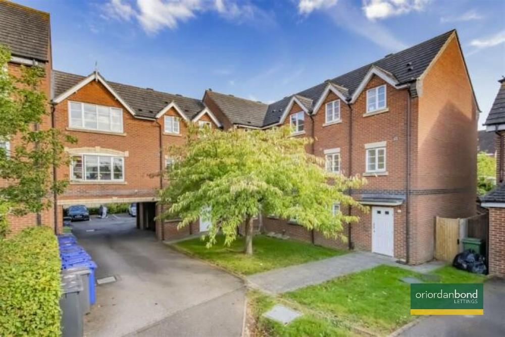 House Glebe Avenue in Kettering