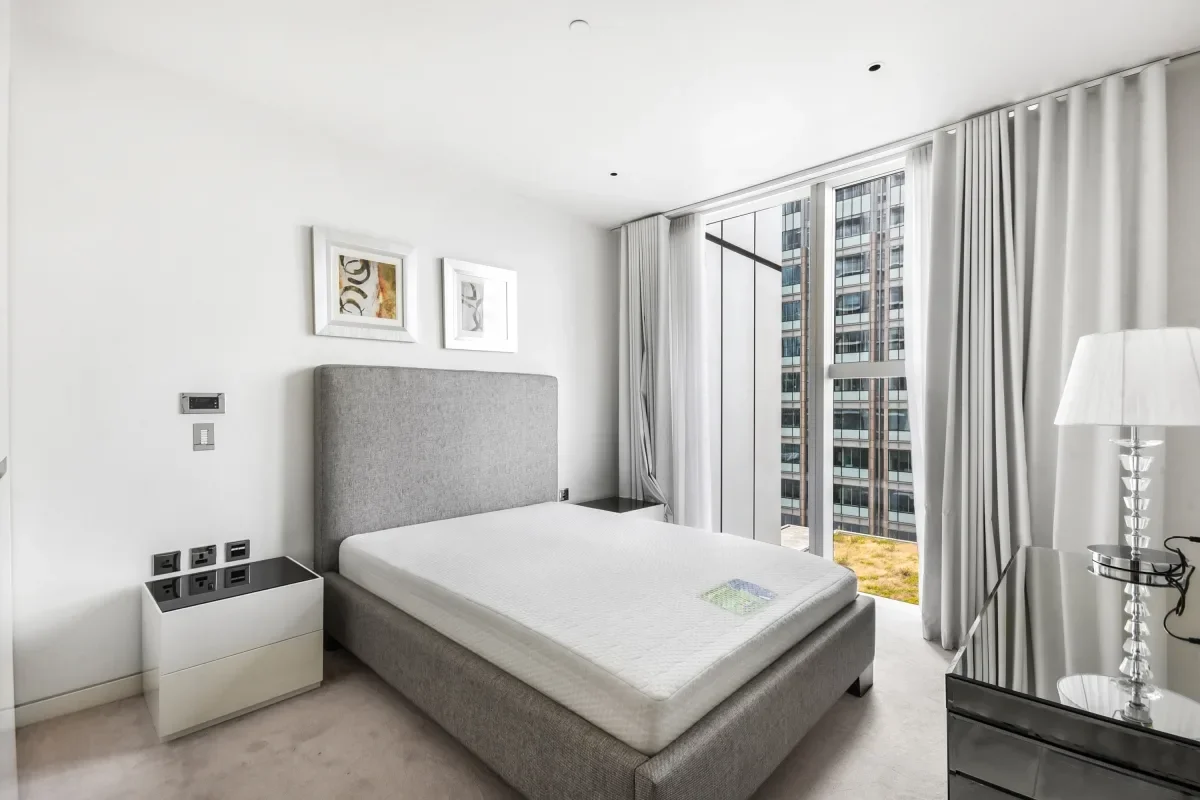 Flat Andrewes Highwalk in City of London