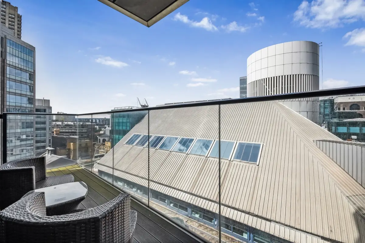 Flat Andrewes Highwalk in City of London