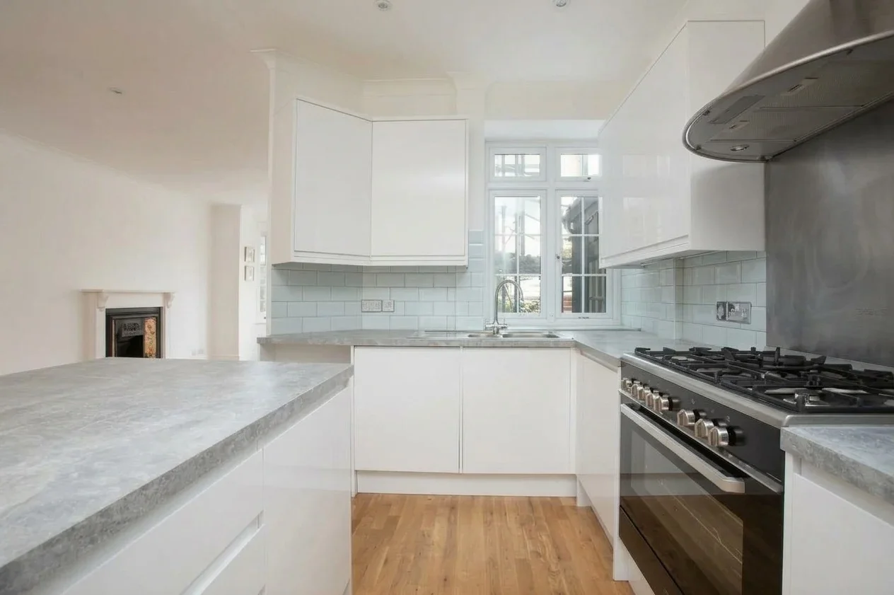 Flat Finchley Road in Greater London