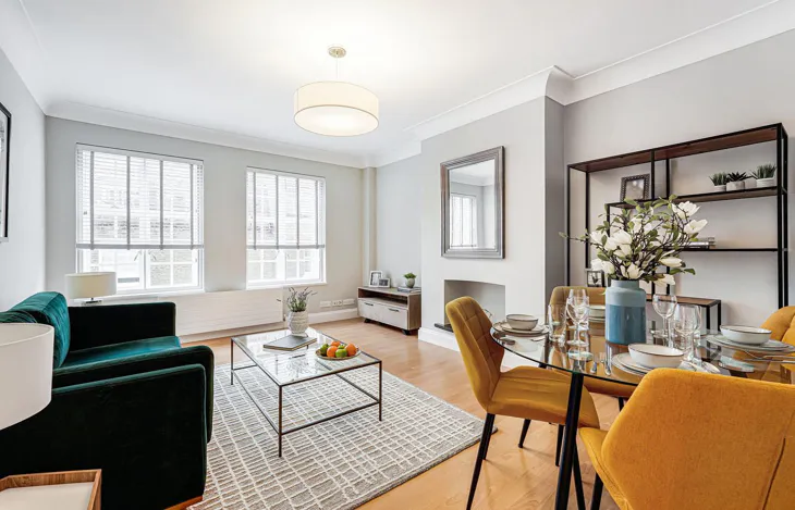 Flat Kensington High Street in Greater London