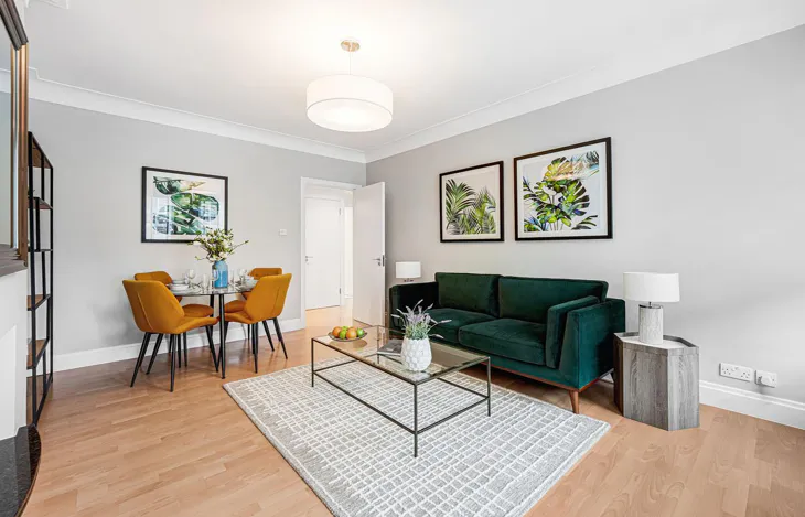 Flat Kensington High Street in Greater London