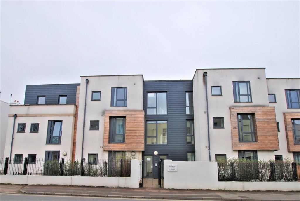 Flat Hewlett Road in Cheltenham