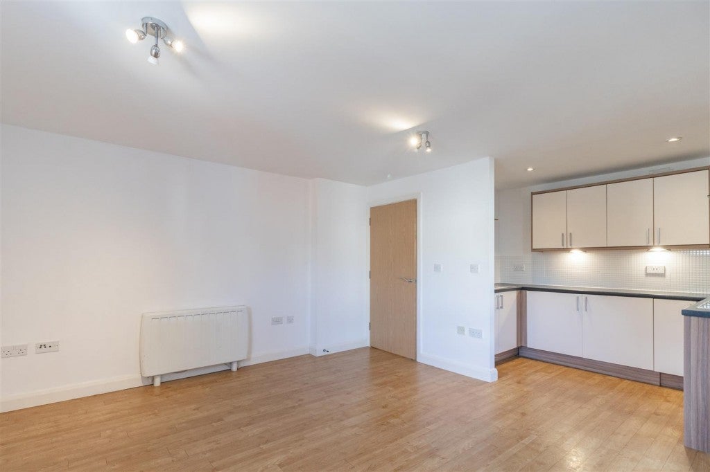 Flat Hewlett Road in Cheltenham