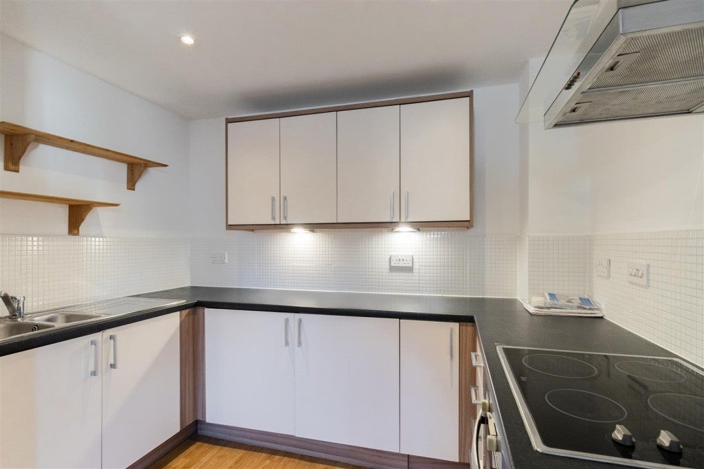 Flat Hewlett Road in Cheltenham