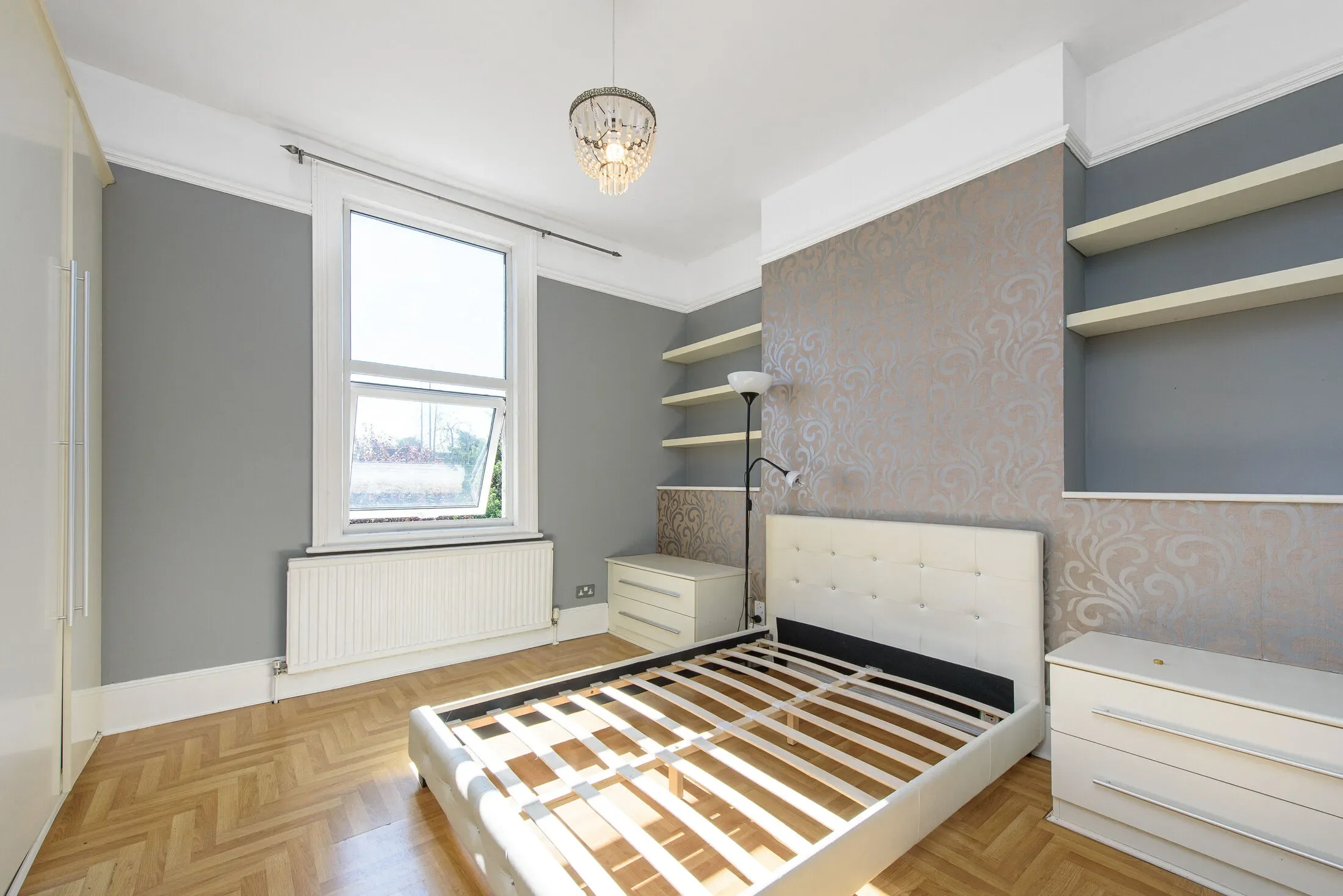 Flat Rowsley Avenue in Greater London