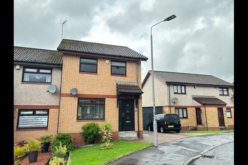 House Whites Bridge Avenue in Elderslie