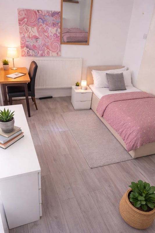 Room Fairholme Road in Greater London