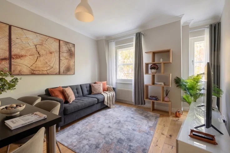 Flat Hunt's Court in City of Westminster